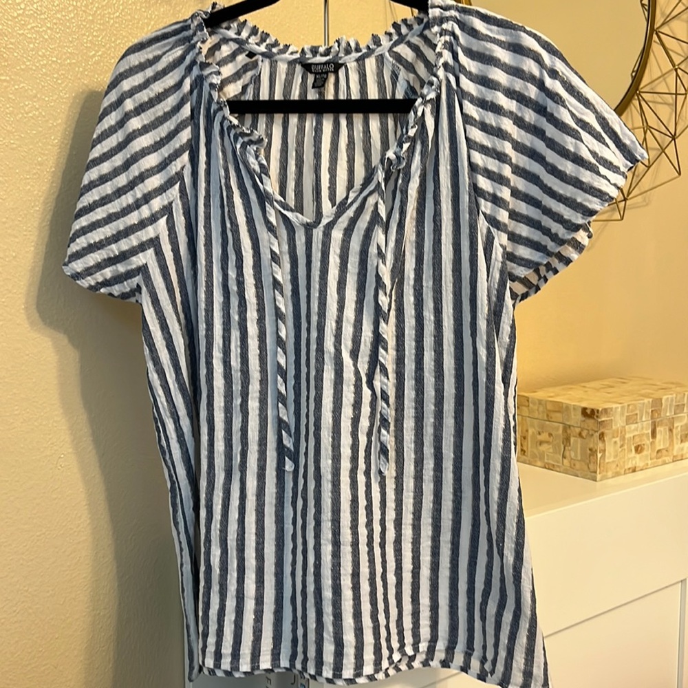 Buffalo Flutter Sleeve Top